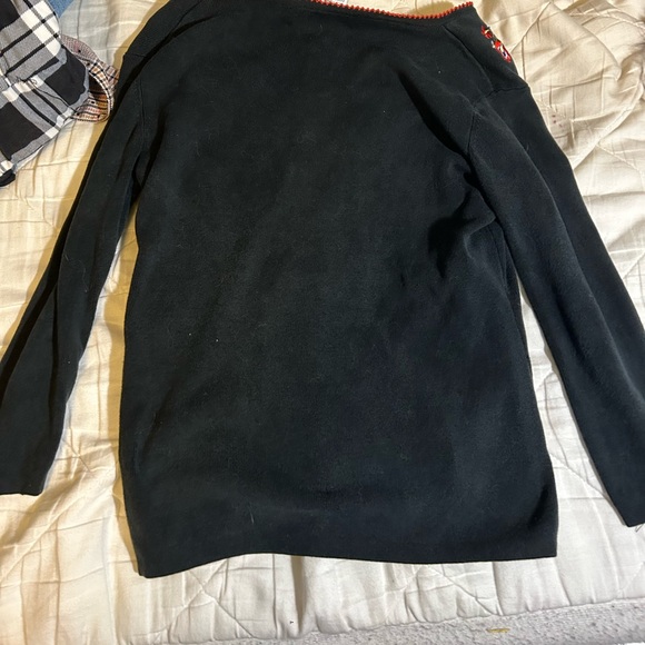 woman’s shirt with floral neckline - Picture 2 of 2